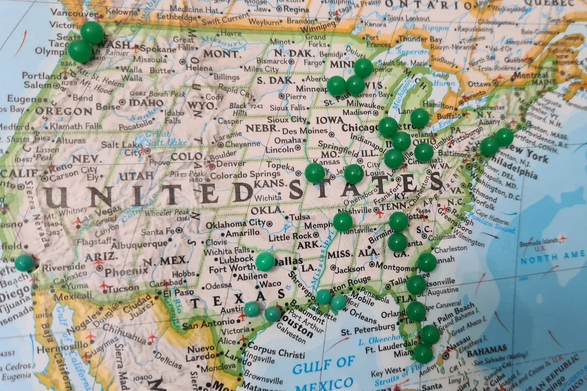 A map of the United States with a pinned trace